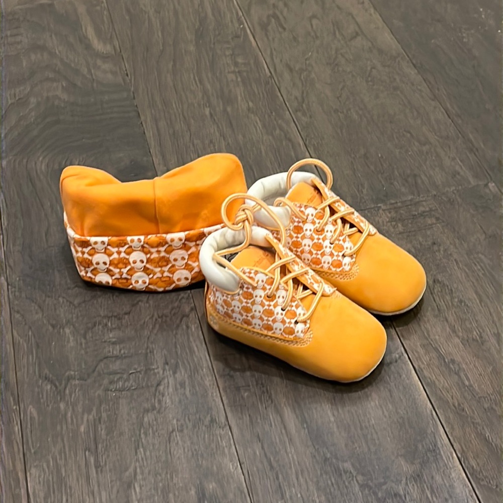 Timberland Naughty Skull Crib Booties Boots Hat Shoes Baby Size 3 Infant 9-12 Mo
